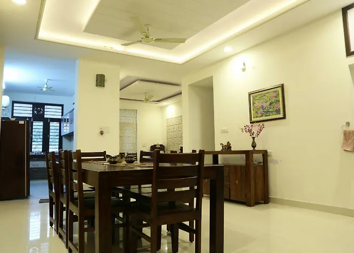 White Tulips Home Stay Jaipur